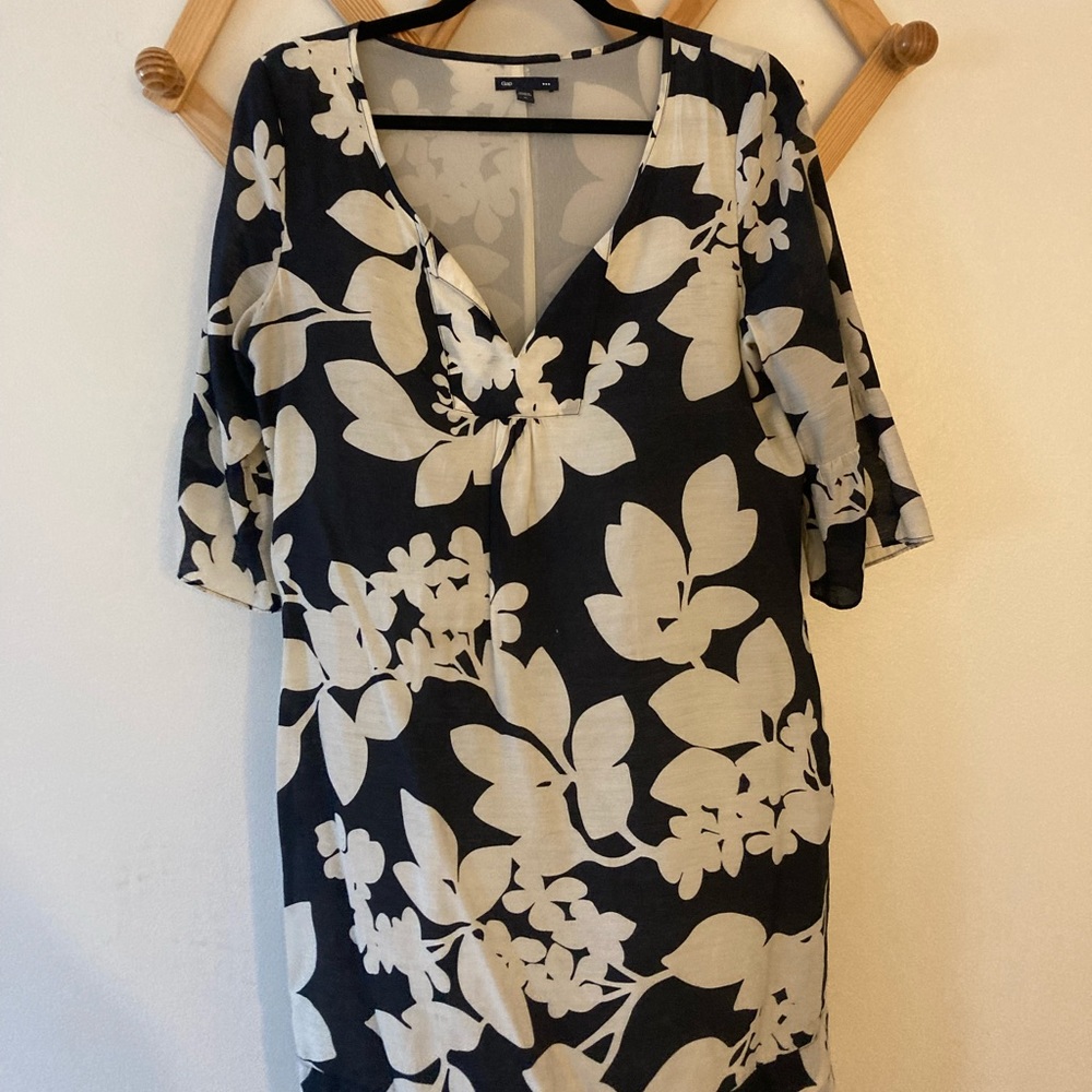 Gap (dark)navy blue and cream floral dress